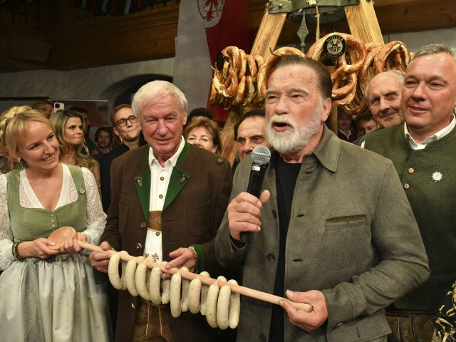 Maria und Balthasar Hauser, Arnold Schwarzenegger und Fritz Strobl