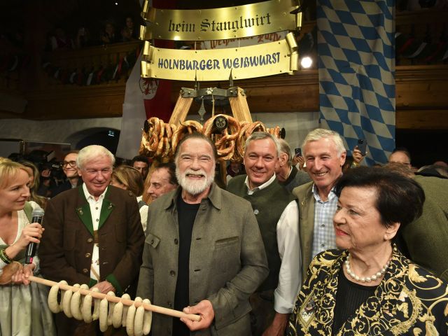 Maria und Balthasar Hauser, Arnold Schwarzenegger, Fritz Strobl und Leonhard Stock